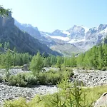 Hotel Petit Dahu - Et Restaurant 2*