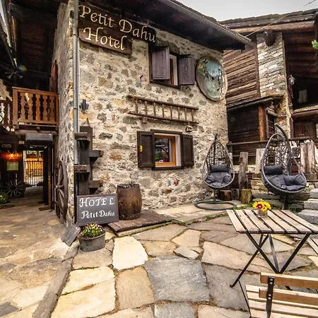 Petit Dahu - Et Restaurant 2* Cogne
