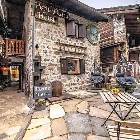 Hotel Petit Dahu - Et Restaurant Cogne